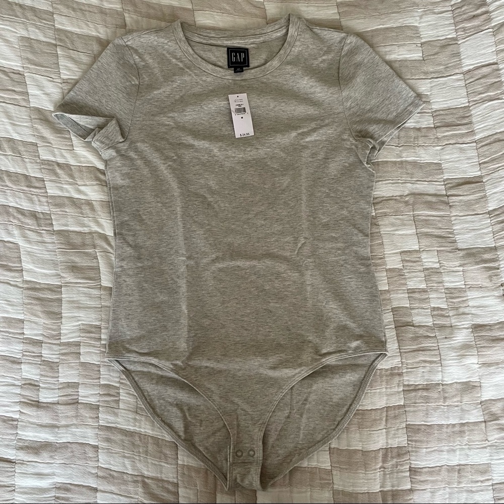 Heather gray short-sleeve bodysuit